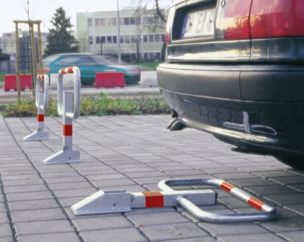 Commander Drop Down Frame Parking Posts