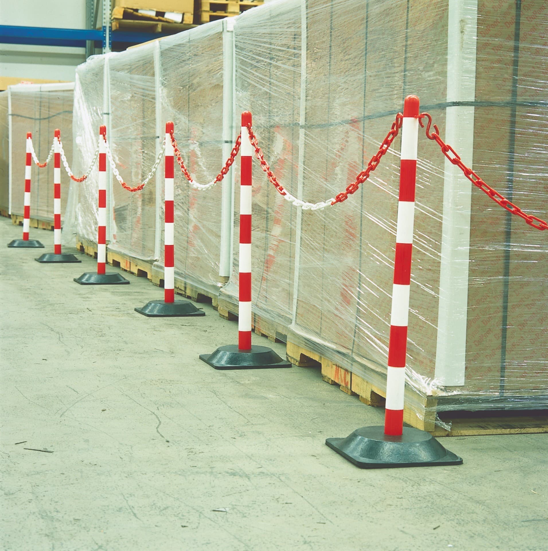 Red & White Chain Barrier Kit