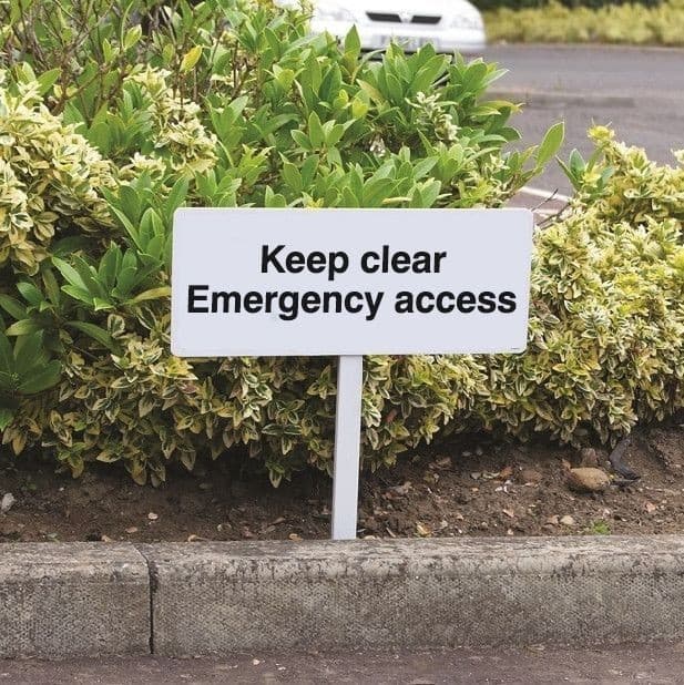 Keep Clear Emergency Access Verge Signs with Post | 450mm x 150mm