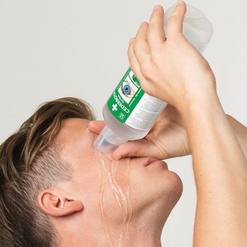 Cederroth Eyewash Bottle 500ml  - with Wall Bracket and Sign