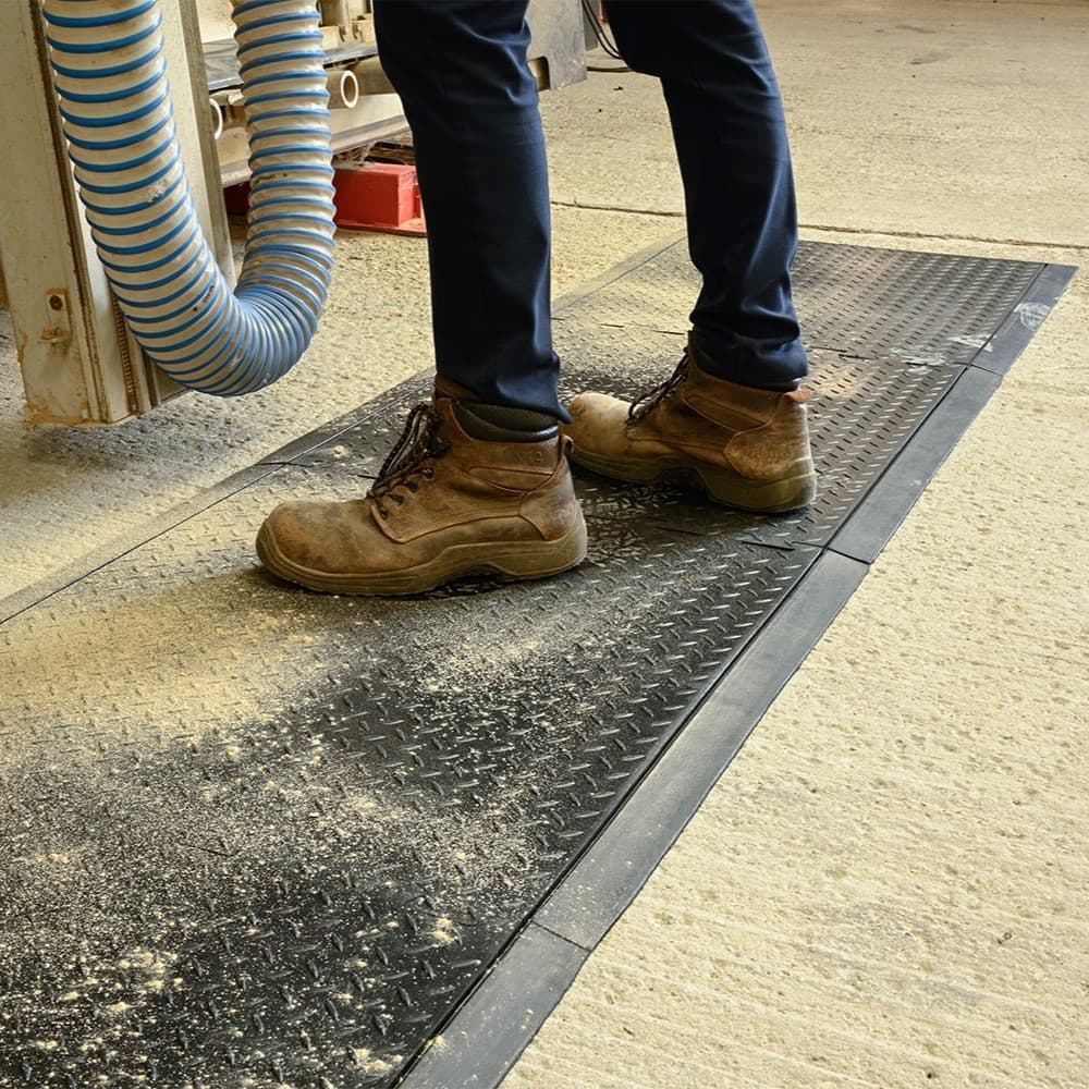 EnduraGuard Interlock Linear Anti-Fatigue Matting