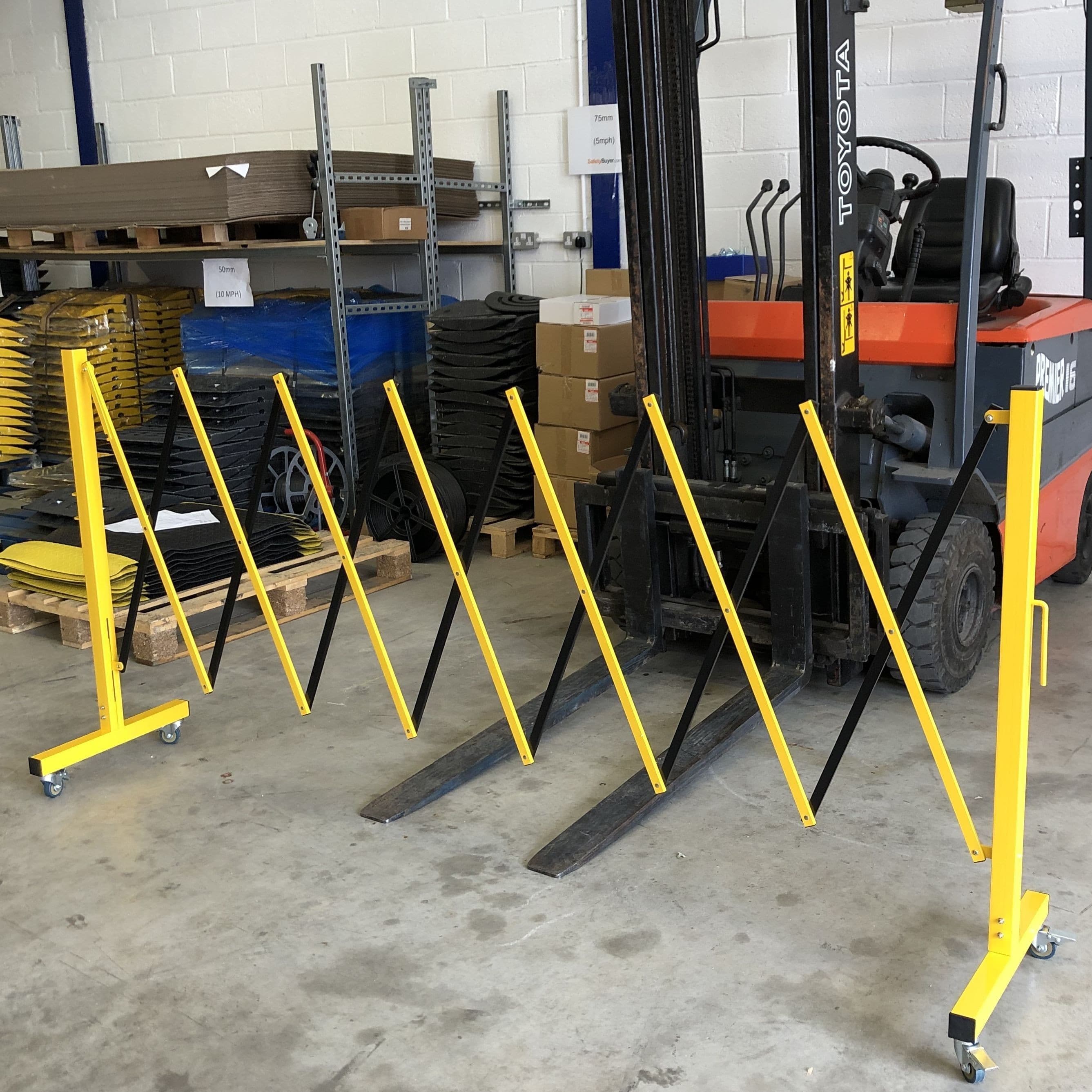 3.4 metre expanding safety barrier