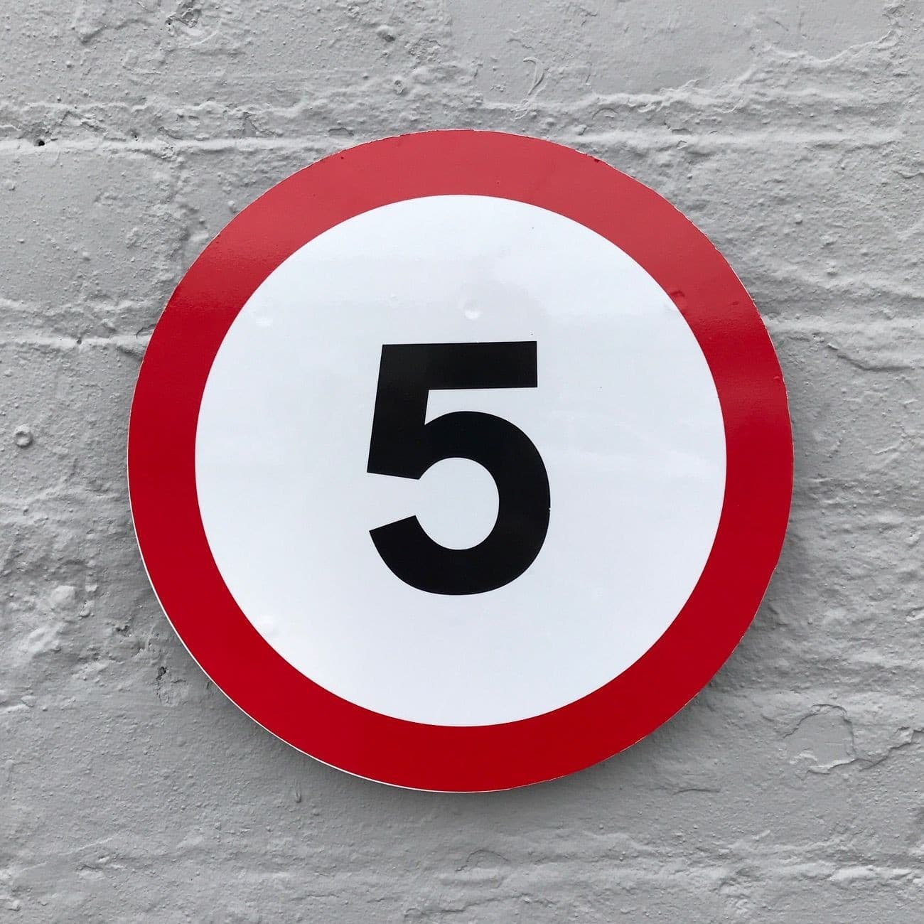 Wall Fixed - 5mph Speed Ramp Sign 300mm Diameter in 3mm Dibond