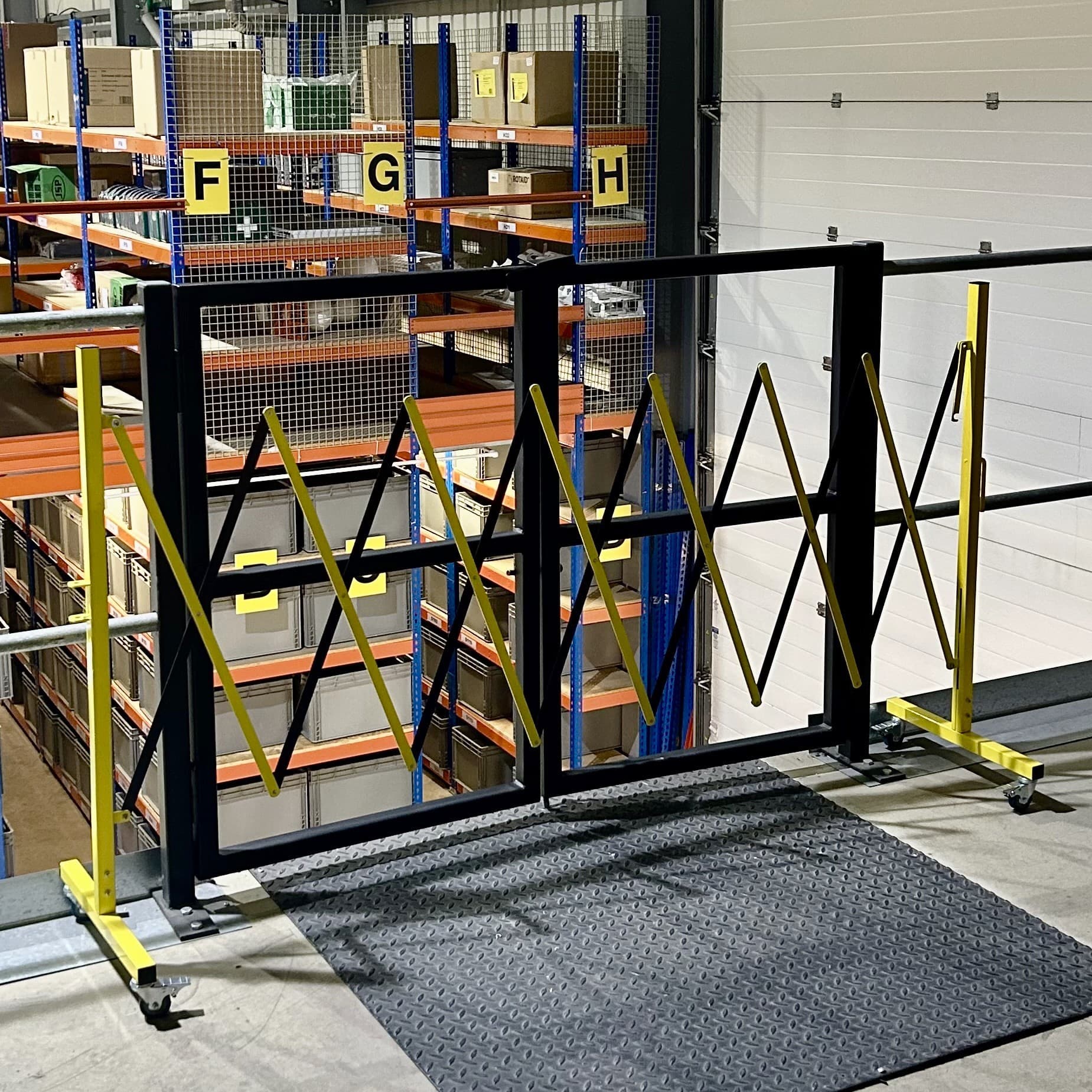 3.4m Expanding High Visibility Safety Barriers