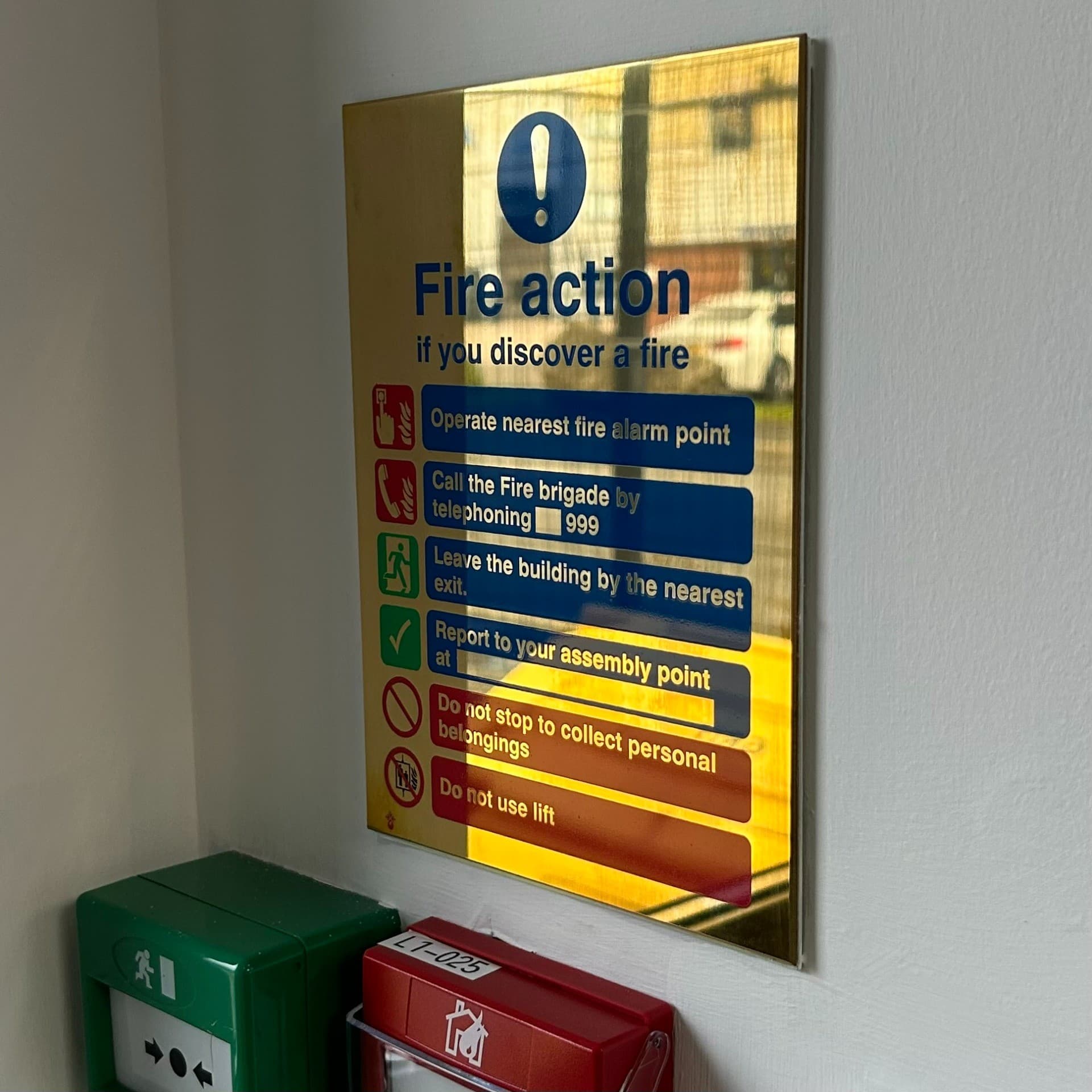 Fire Action Notice With Safety Symbols, Manual Fire Brigade Call 999 , Do Not Use Lift | 150mm x 200mm | Polished Brass (Prestige)
