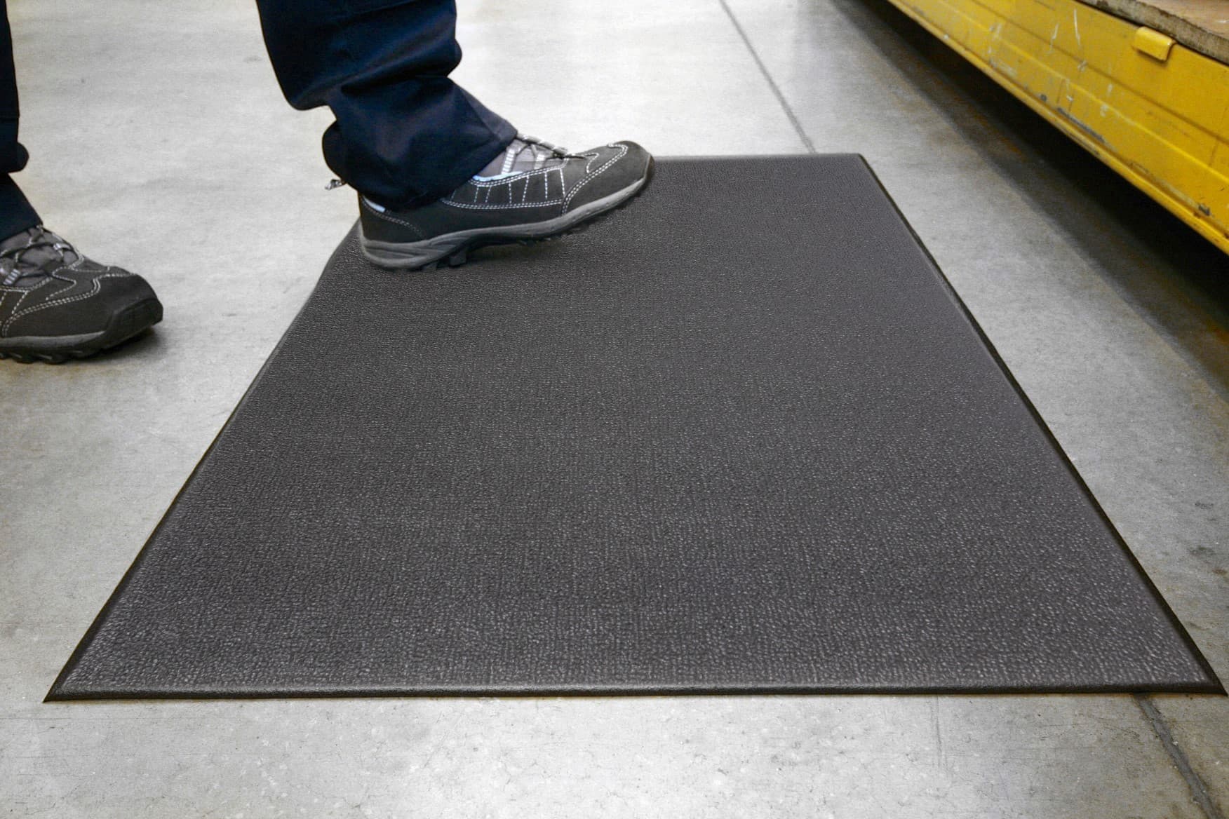 COBA Orthomat ReGen (100% Recycled) Anti-Fatigue Workstation Matting