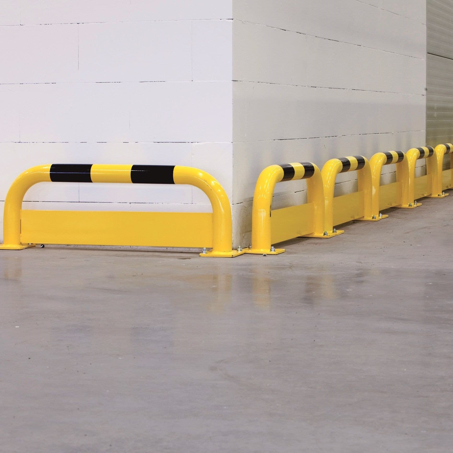 Traffic-Line Steel Protection Guards with Under-Run Protection Plates