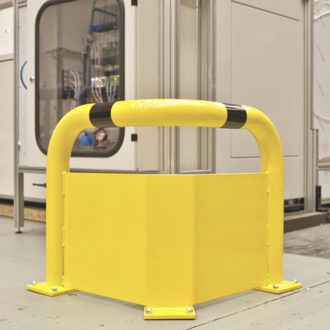 Traffic-Line Steel Protection Guards with Under-Run Protection Plates