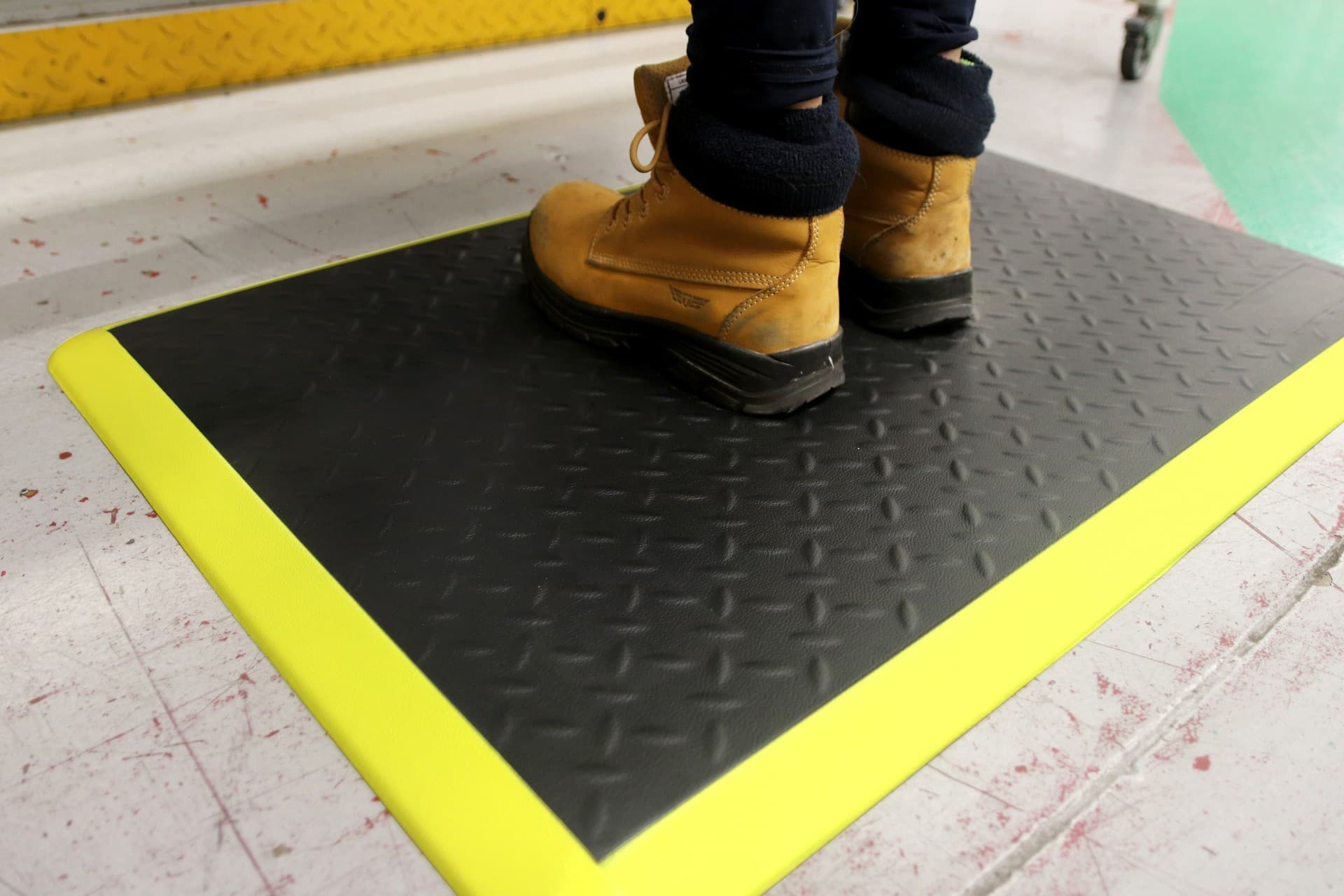 COBAelite Diamond Tread Anti-Fatigue Workstation Mats | Black/Yellow