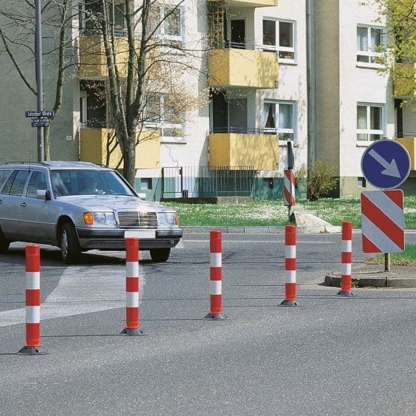 Traffic-Line Self-Righting Traffic Posts with Bases
