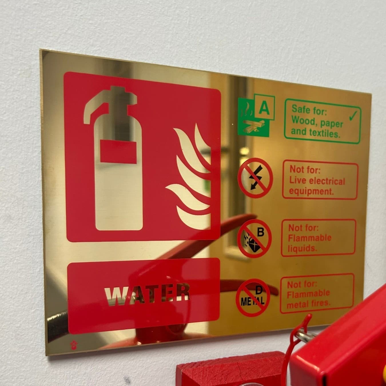 Water Extinguisher Identification Sign | 200mm x 150mm | Polished Brass (Prestige)